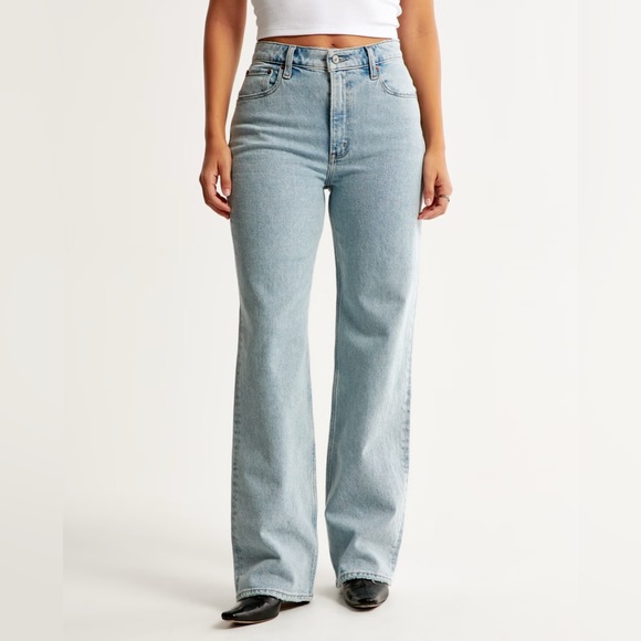 Abercrombie & Fitch Denim - Abercrombie and Fitch Curve Love High Rise 90s Relaxed Jean